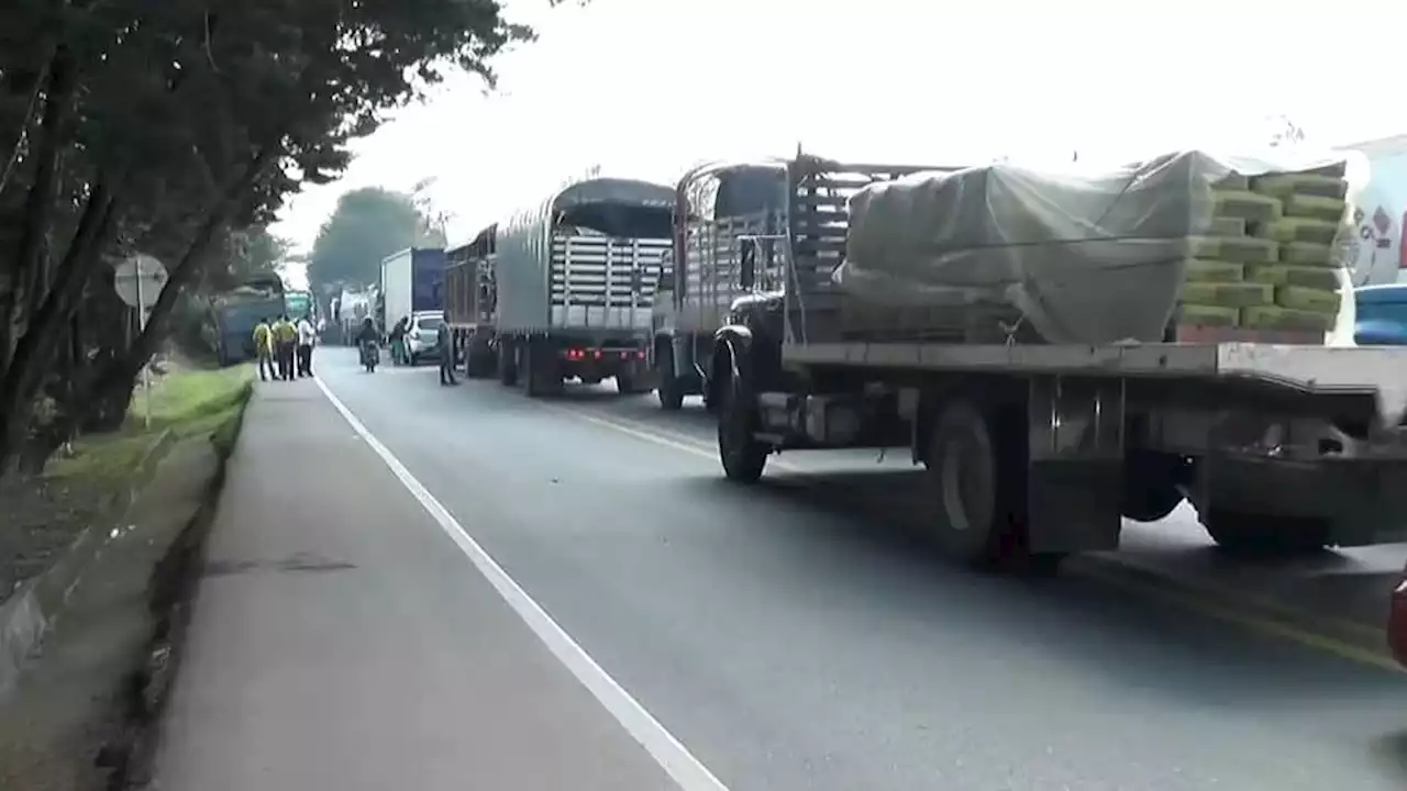 Ejército verifica posible explosivo en la vía Panamericana, al parecer instalado por el ELN