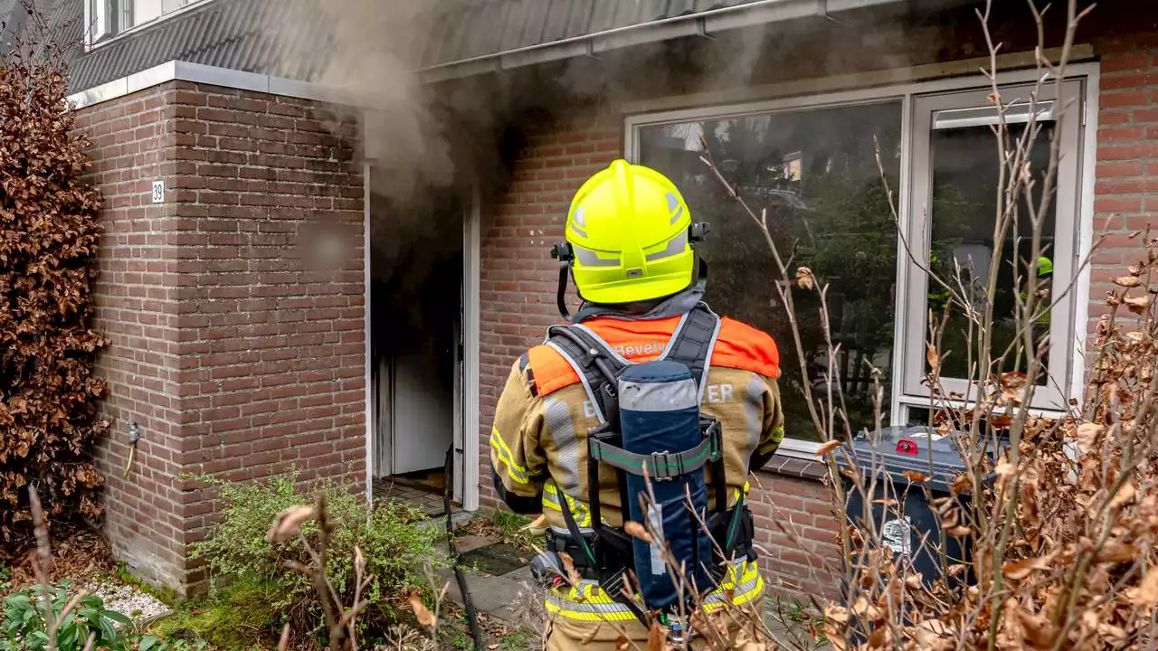 Huis voorlopig onbewoonbaar na brand, parkiet overleeft de brand niet