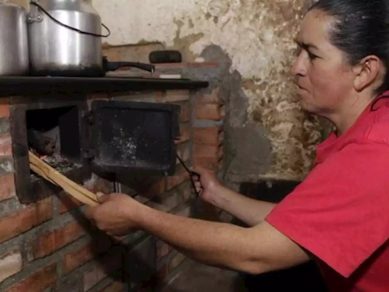 1,6 millones de hogares aún usan fuentes contaminantes para cocinar