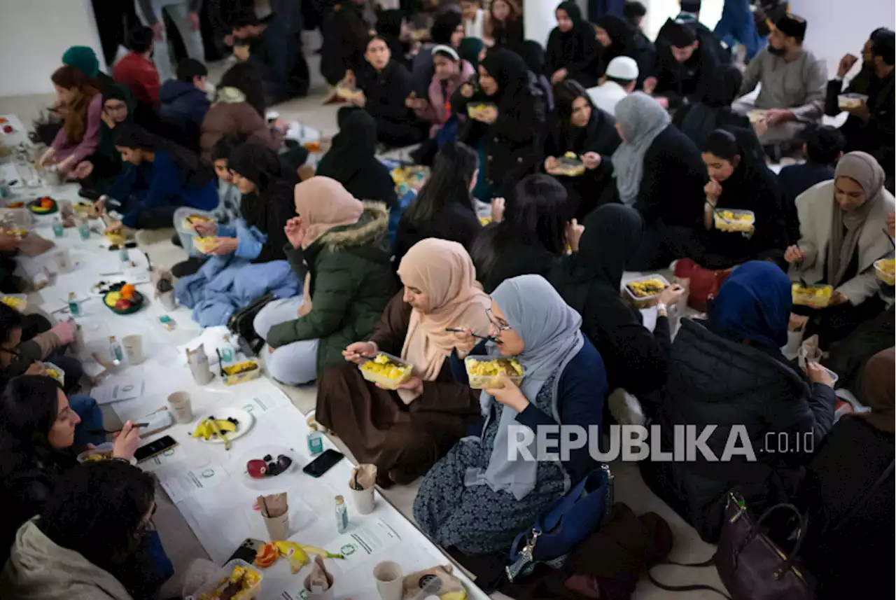 Melihat Muslim Inggris Buka Puasa Bersama di Masjid Rawdah |Republika Online