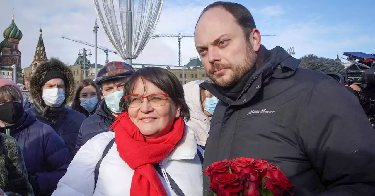 Russian journalists demand politician Kara-Murza's release ahead of 'Stalinist' treason verdict