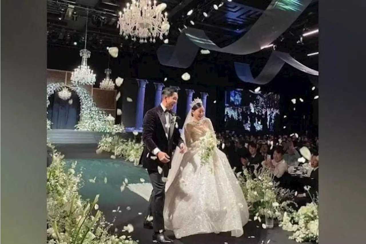 Stars Lee Seung-gi and Lee Da-in get hitched in lavish fairytale wedding