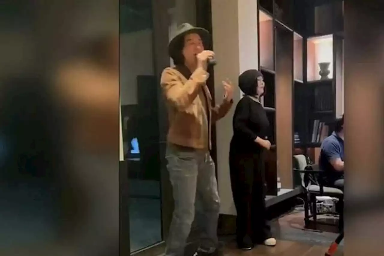 Wang Leehom sings with retired singer Jody Chiang in viral video