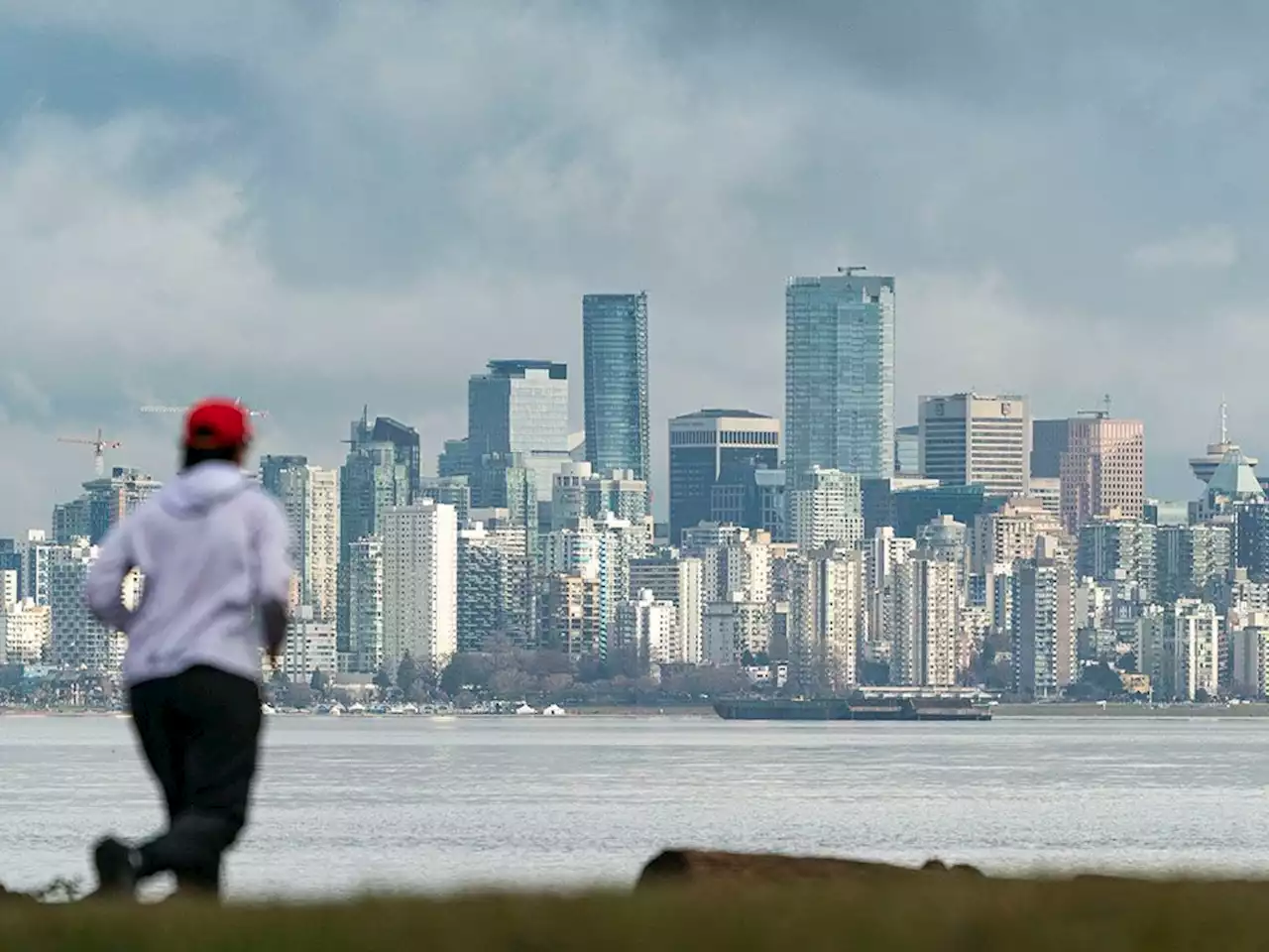 Vancouver weather: Clouds and possible spring showers