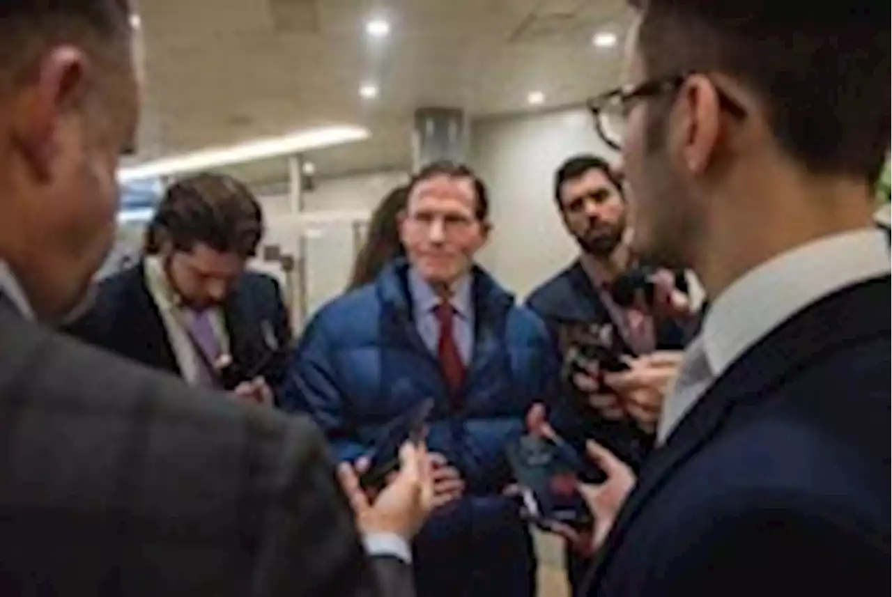 Sen. Blumenthal fractures femur at parade for U-Conn. basketball team