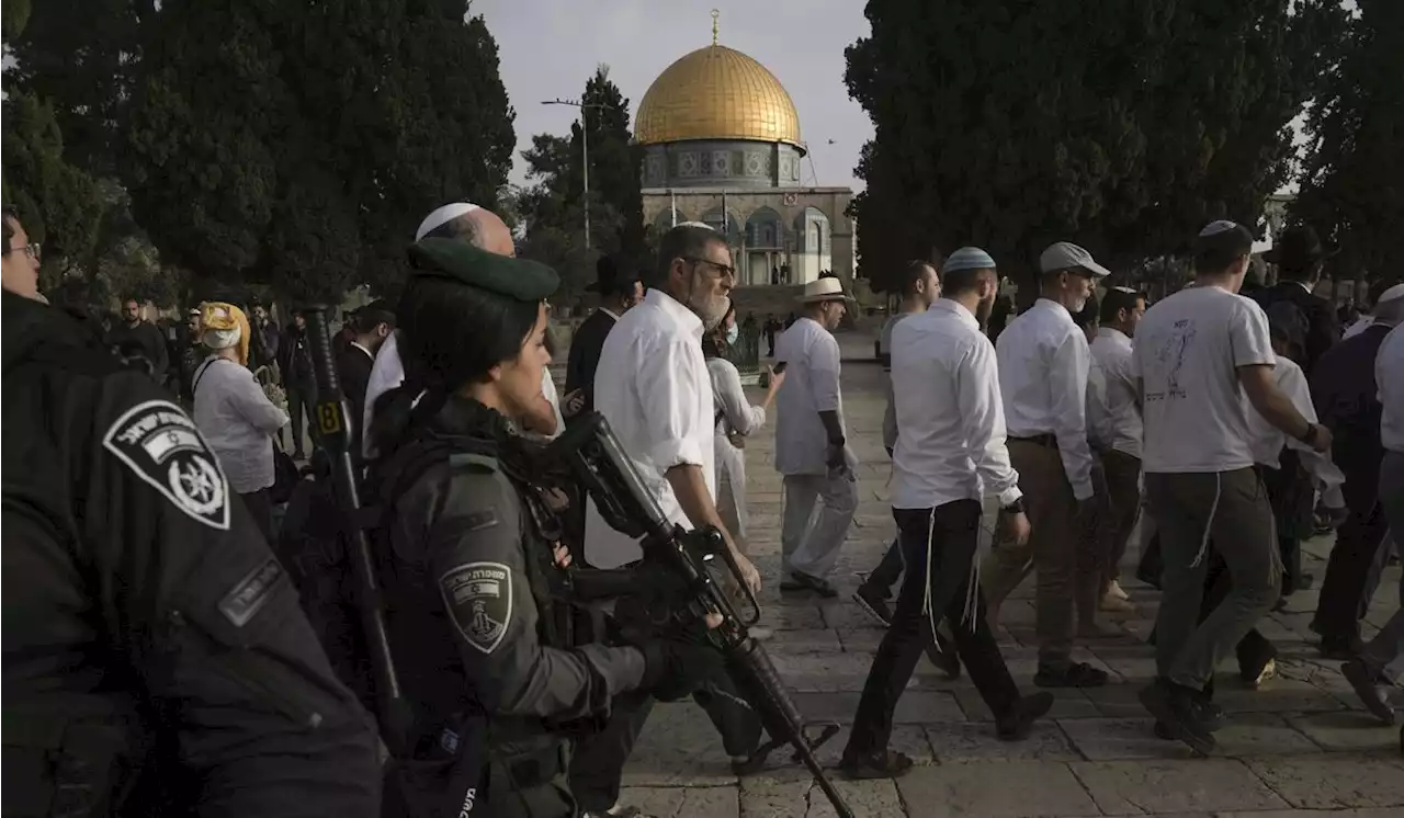 Palestinian teen killed in army raid as settlers hold march