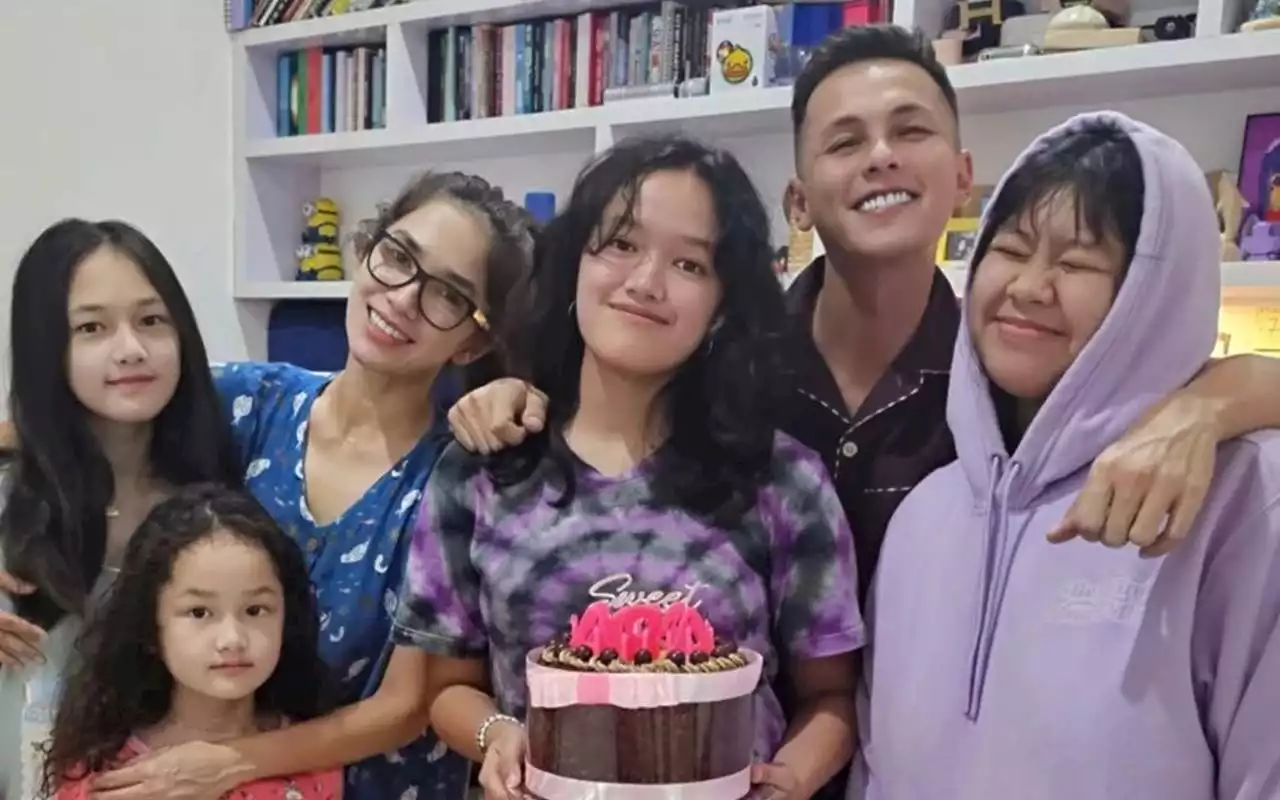 Putri Ussy Sulistiawaty Rayakan Sweet Seventeen, Kado dari Andhika Pratama Bikin Melongo