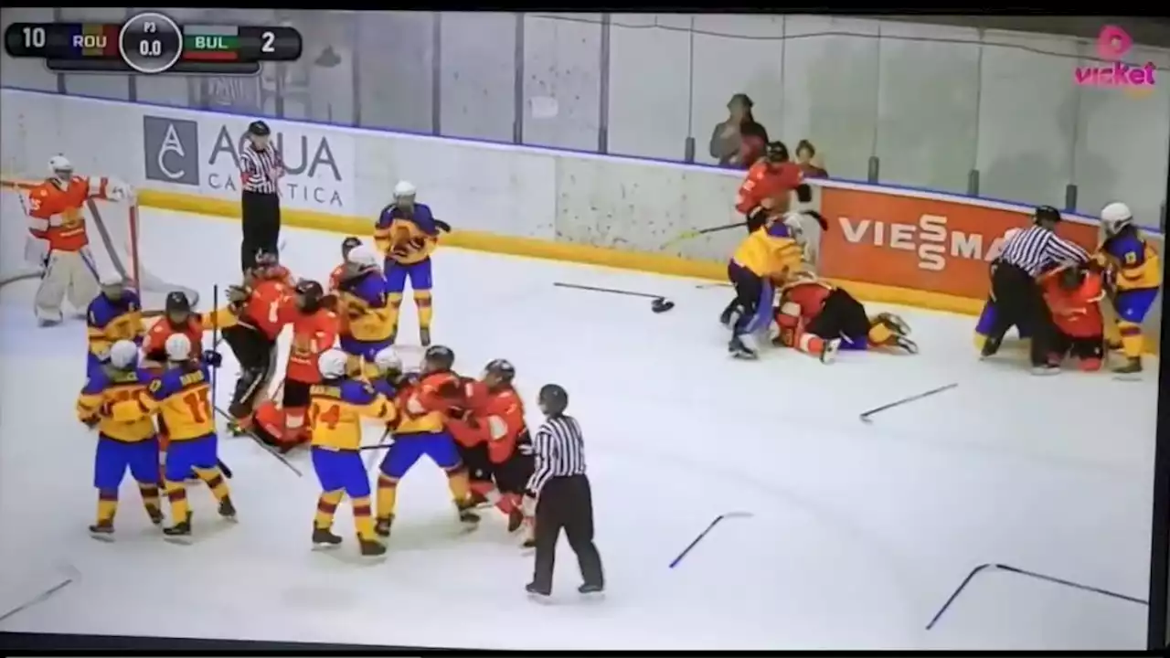 Bench-clearing brawl breaks out in women's world championship game