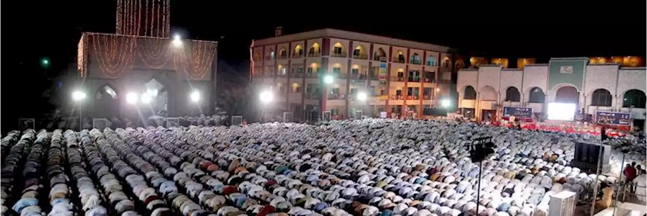 Thousands of Muslims sit Itikaf in Pakistan
