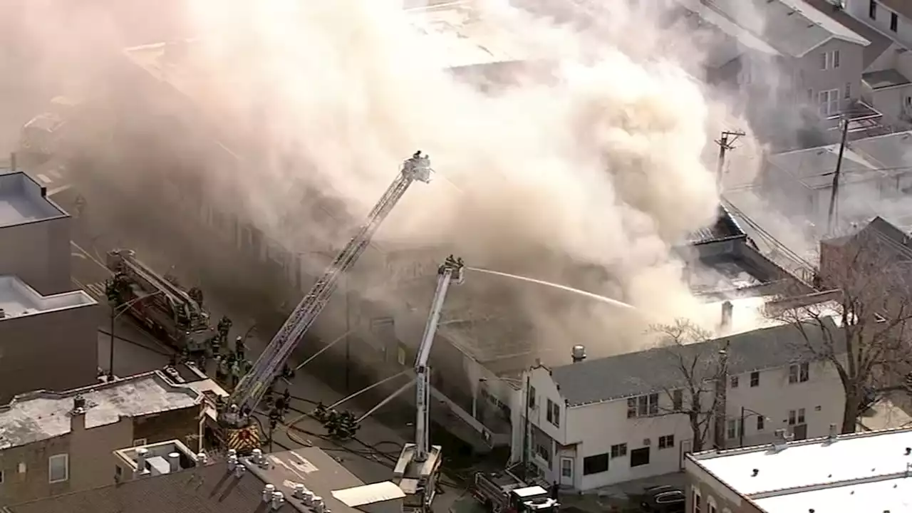 Chicago Fire Department battles extra-blaze in Bridgeport in vacant church