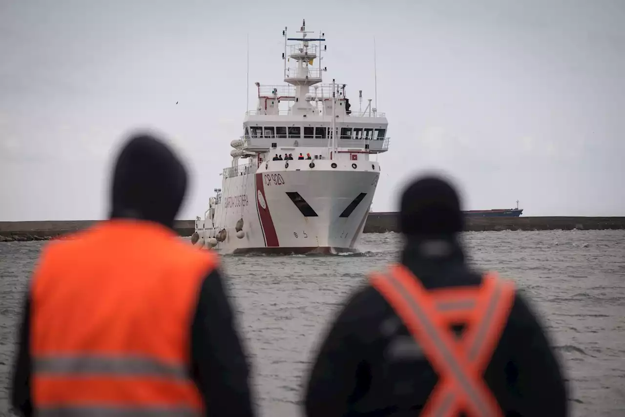 Migranti, raffica di sbarchi: 700 in arrivo al porto di Catania