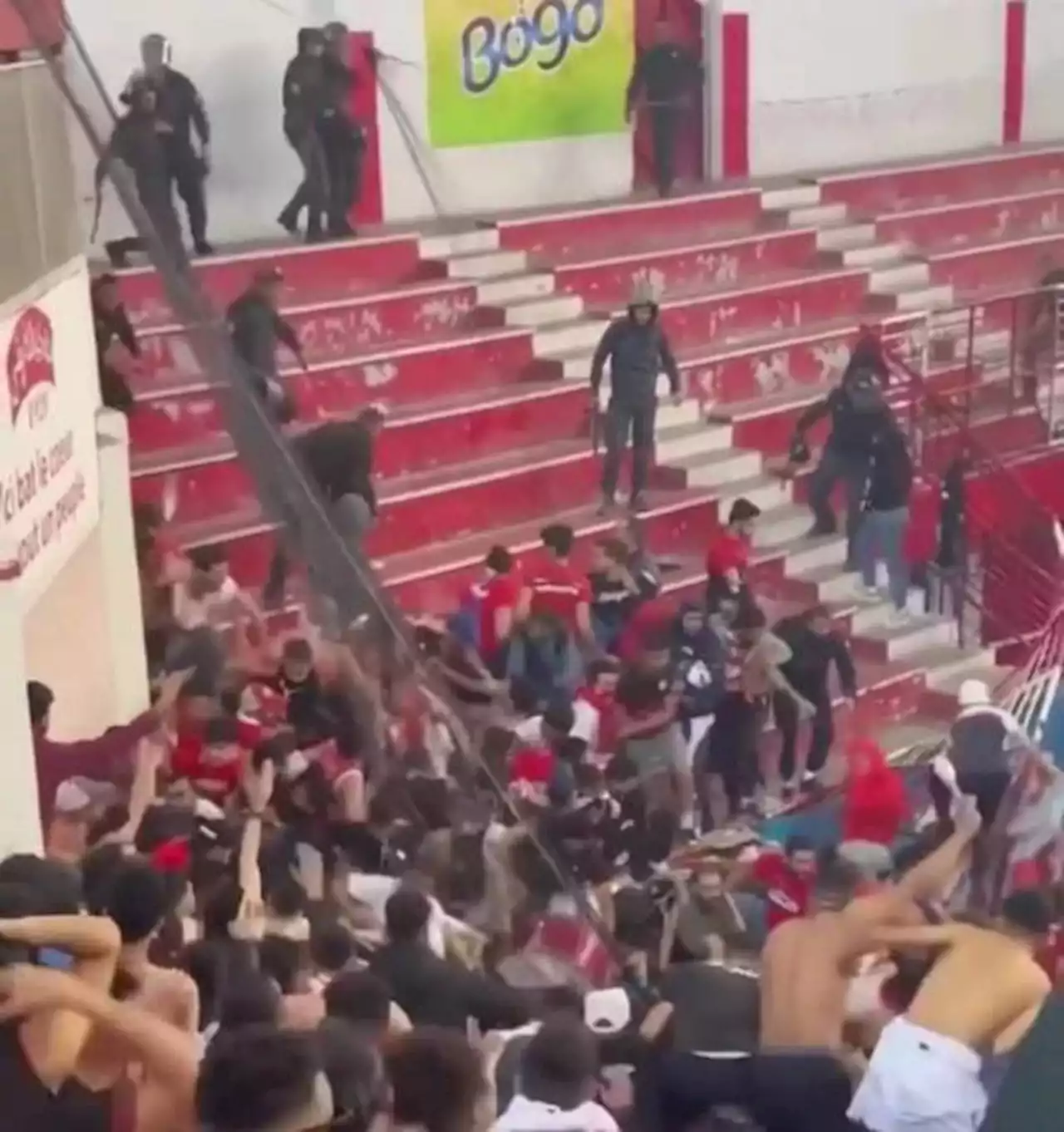 فيديو| السلطات التونسية توقف ضابطين بسبب شغب مباراة كرة سلة | صحيفة الخليج