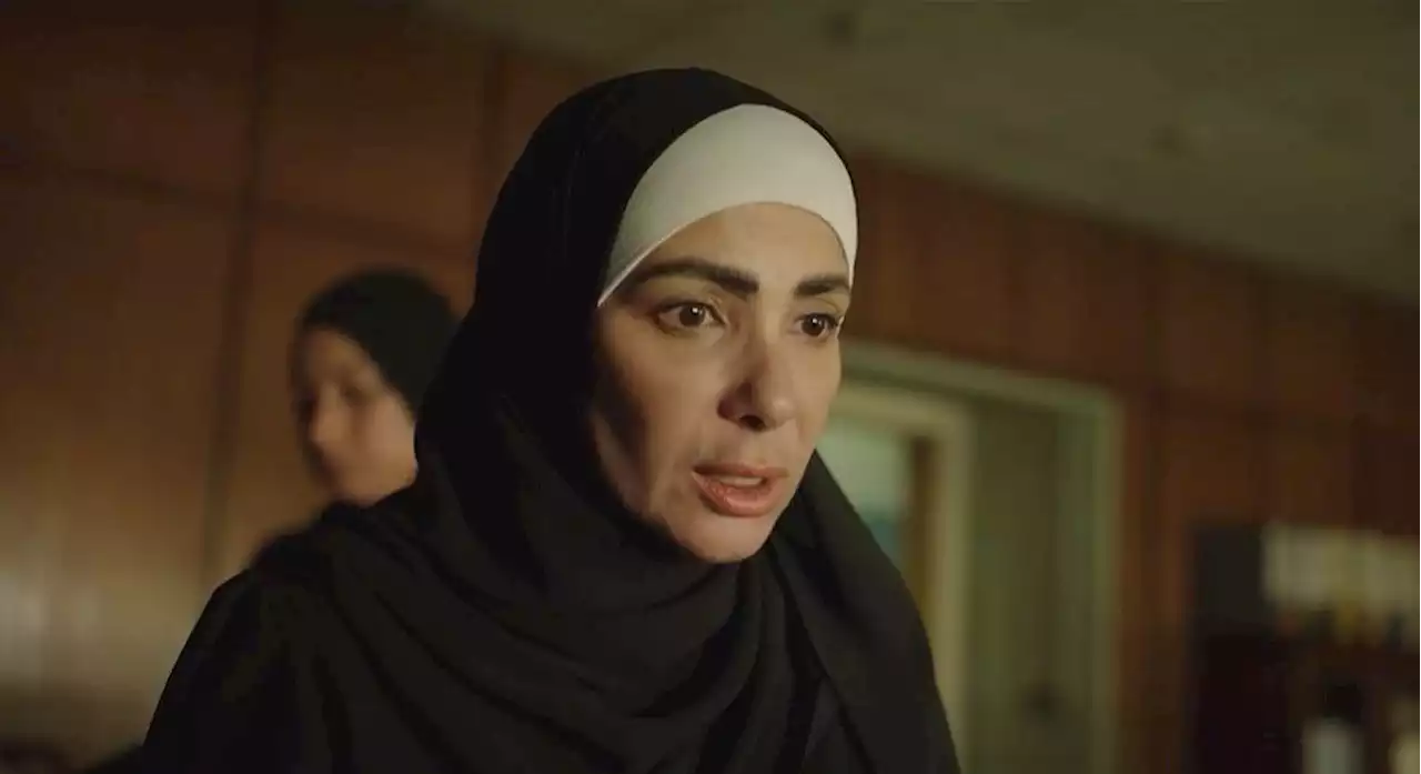 منى زكي تثير الجدل بأحد مشاهد مسلسل «تحت الوصاية» | صحيفة الخليج