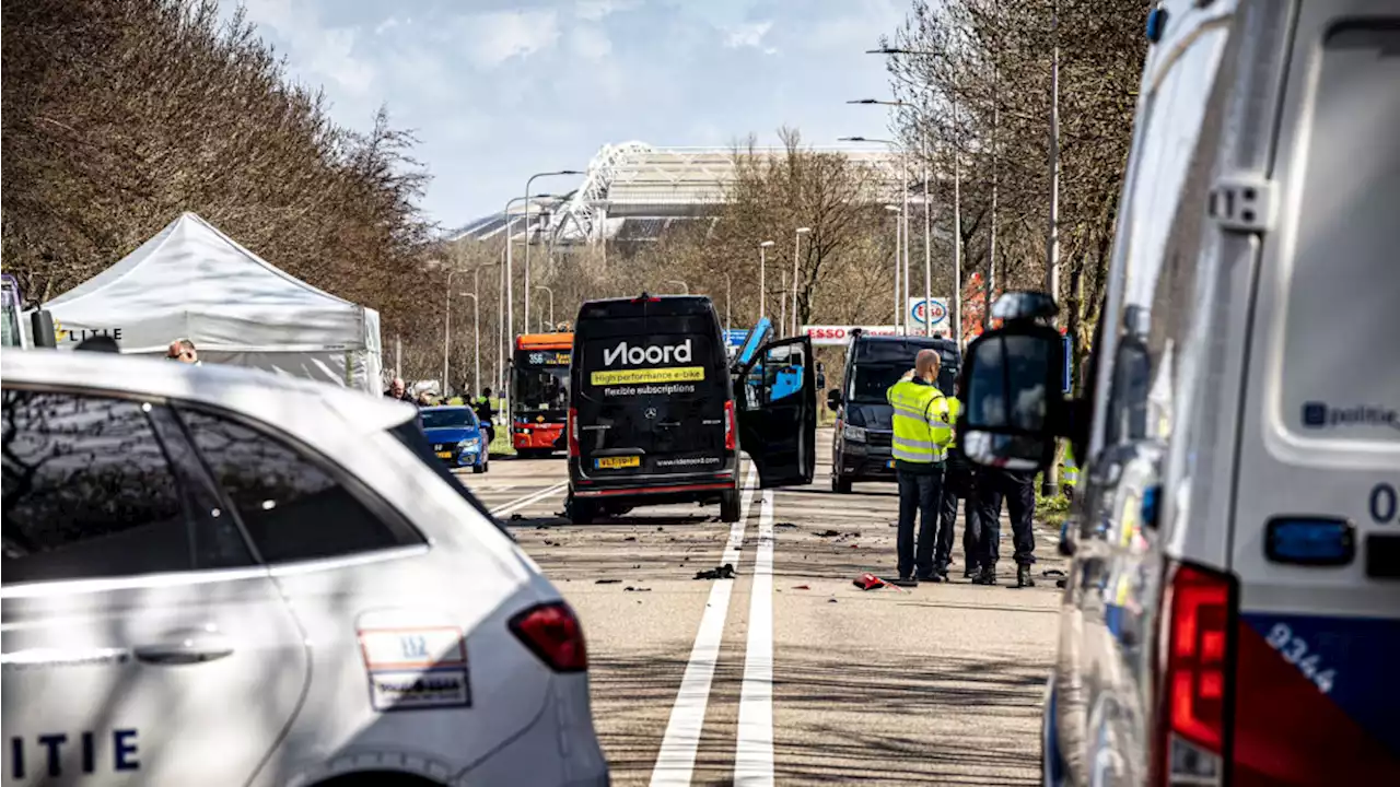 Motorrijder overleden na botsing met bestelbus in Ouderkerk aan de Amstel