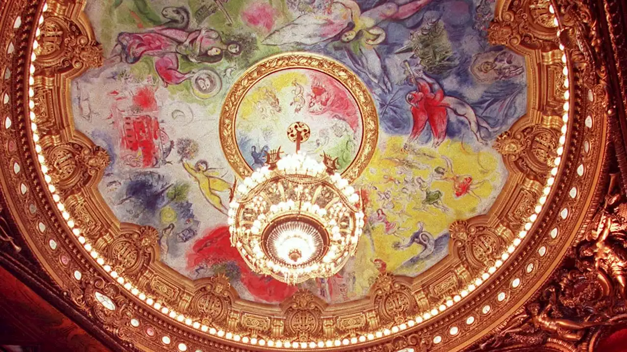 Opéra Garnier: l'œuvre de Chagall sera-t-elle démontée pour exhumer la peinture d'origine?