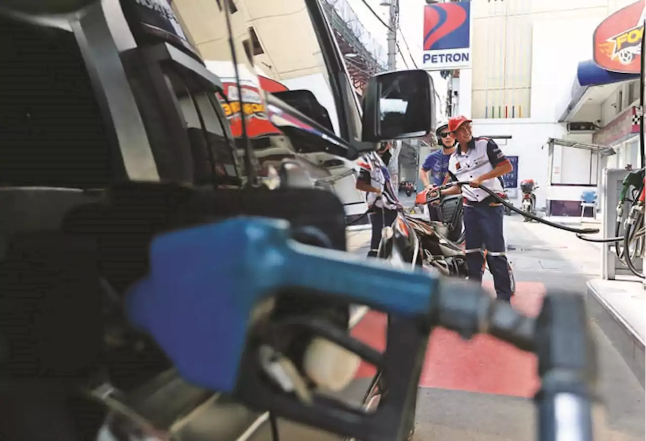 ‘Big time’ fuel price jump: ₧2.60 for gasoline and ₧1.70 for diesel | Lenie Lectura