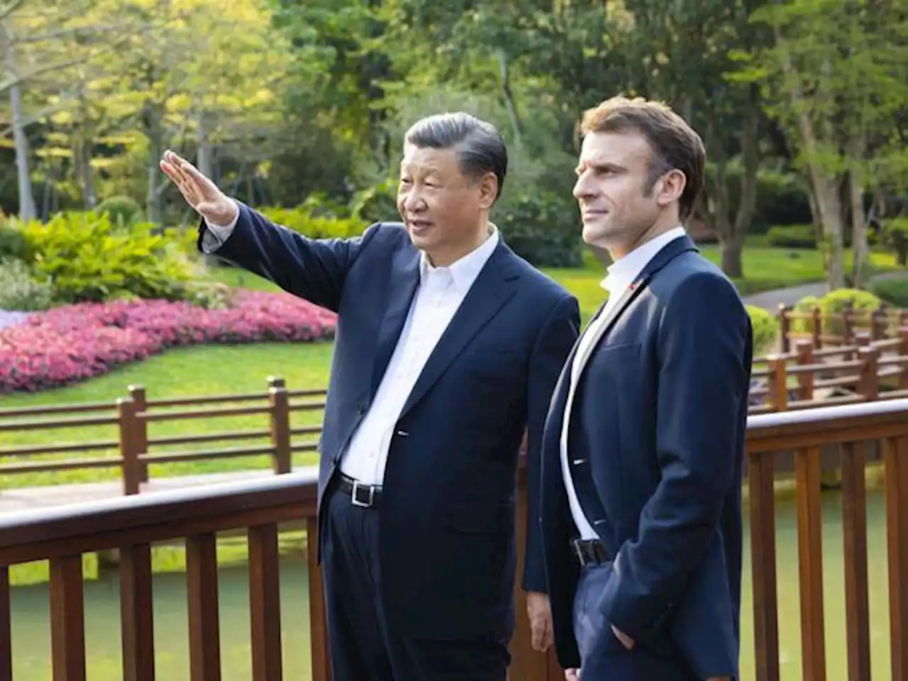 L’intervista a Macron dopo la visita a Xi: «L’Europa non può seguire gli Usa»