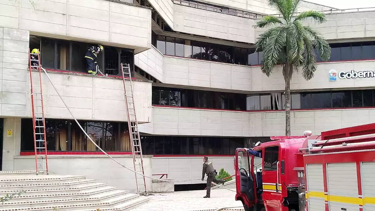 Suspenden actividades en la Gobernación de Sucre por un incendio