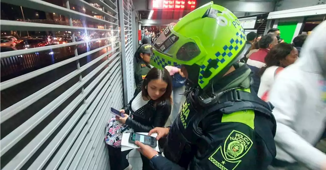 Con 2 mil policías inicia plan para prevenir delitos en TransMilenio