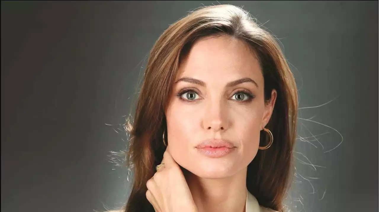 «بسبب أنجلينا جولي» روسي يتعرض لعملية احتيال غريبة