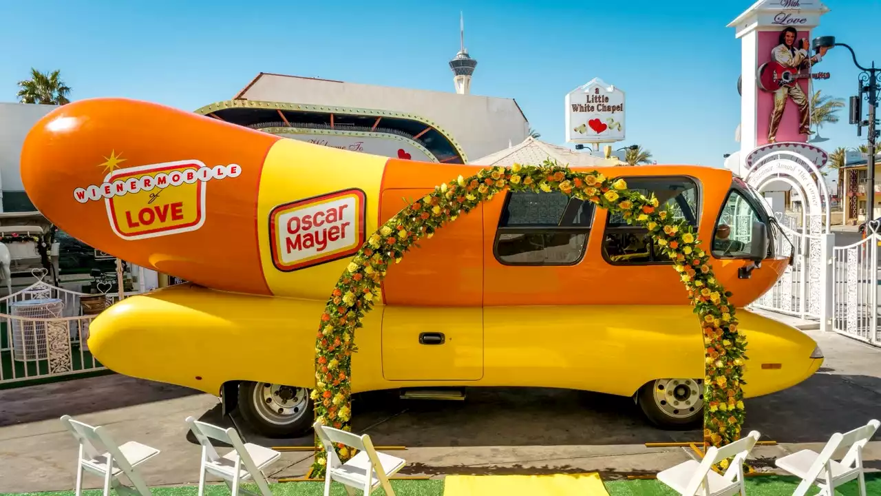 Oscar Mayer to allow couples to elope inside iconic Wienermobile