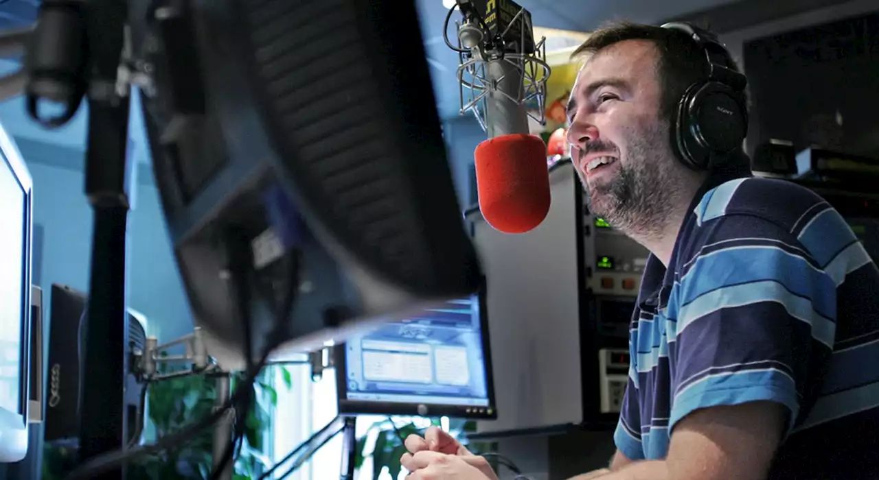 Longtime Boston sports radio host to get throat surgery, thanks caller who 'saved my life'