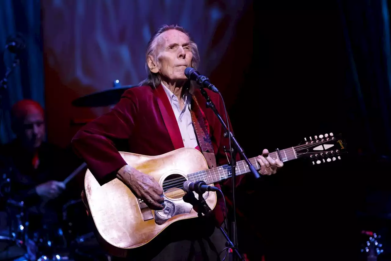 Folk singer Gordon Lightfoot cancels 2023 concert schedule, citing health