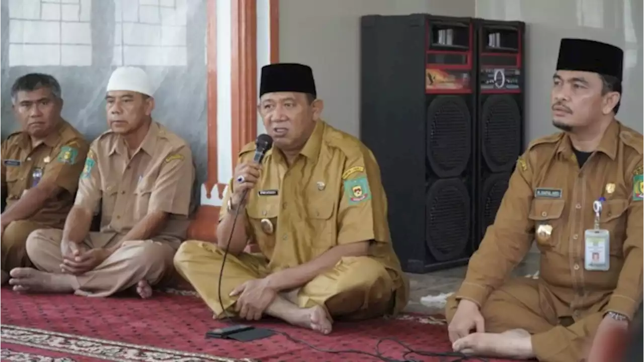 Syah Afandin Jadi Imam Salat Zuhur dan Isi Tausiah