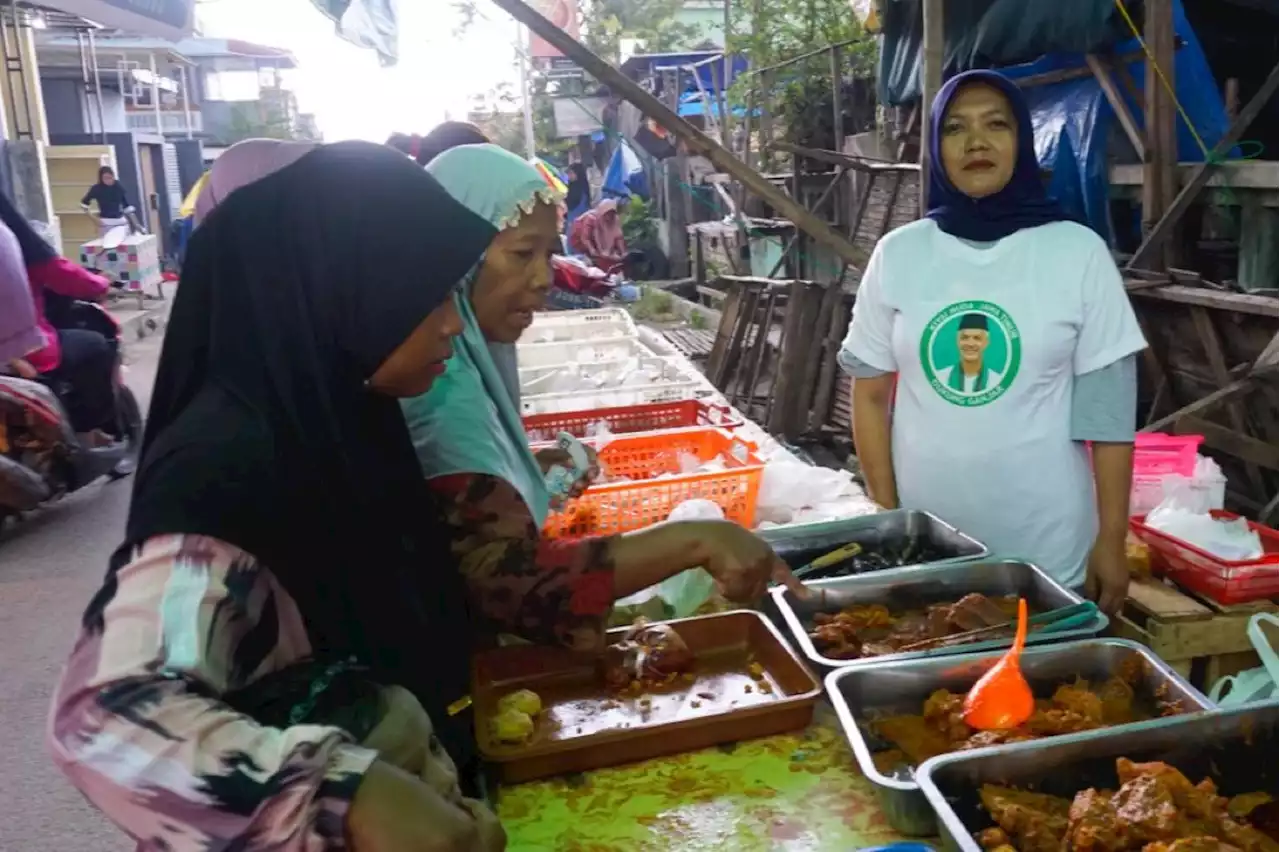 Warga Tuban Bantu Pemberdayaan UMKM Lewat Takjil Murah