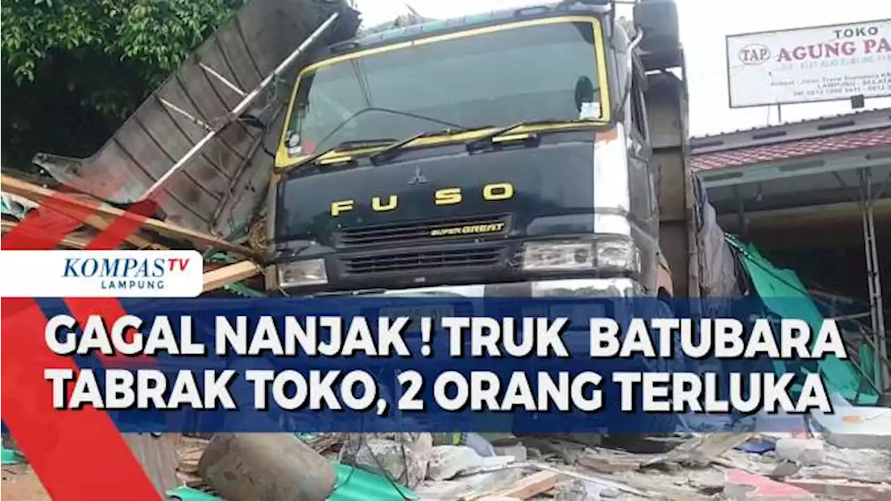 Truk Batu Bara Tabrak Toko, 2 Orang Terluka