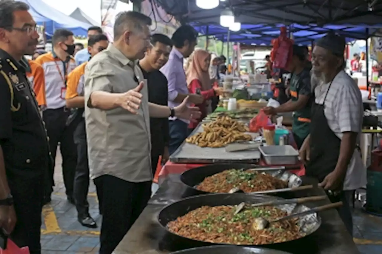 Salahuddin: 901 registered Ramadan bazaar traders nationwide offer Menu Rahmah to date