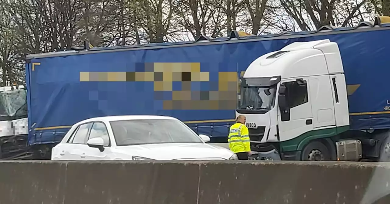 Chaos as M62 closed for hours after lorry crash spillage with one injured