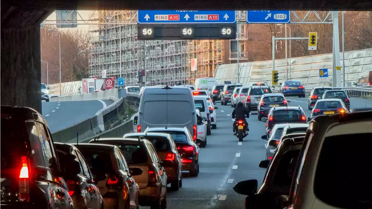 Lange files na het paasweekend: verkeer rondom Amsterdam staat vast