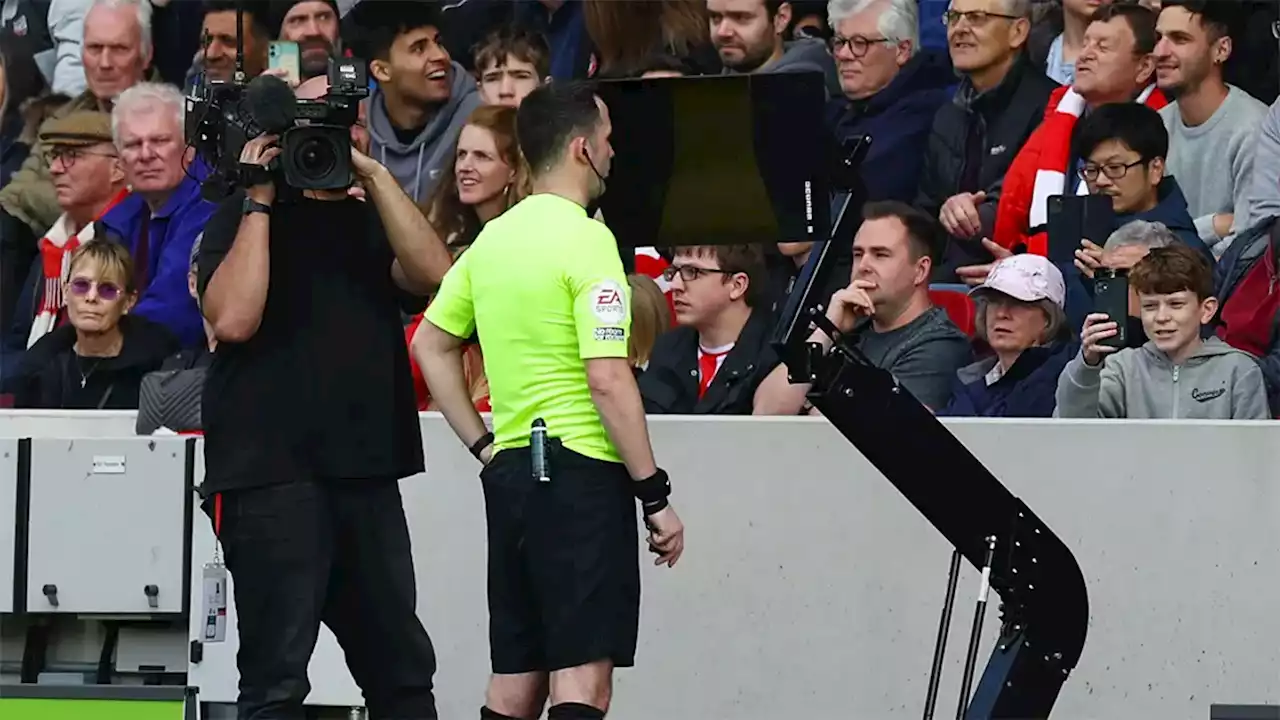 Premier League referees - The situation is now critical and needs investigated