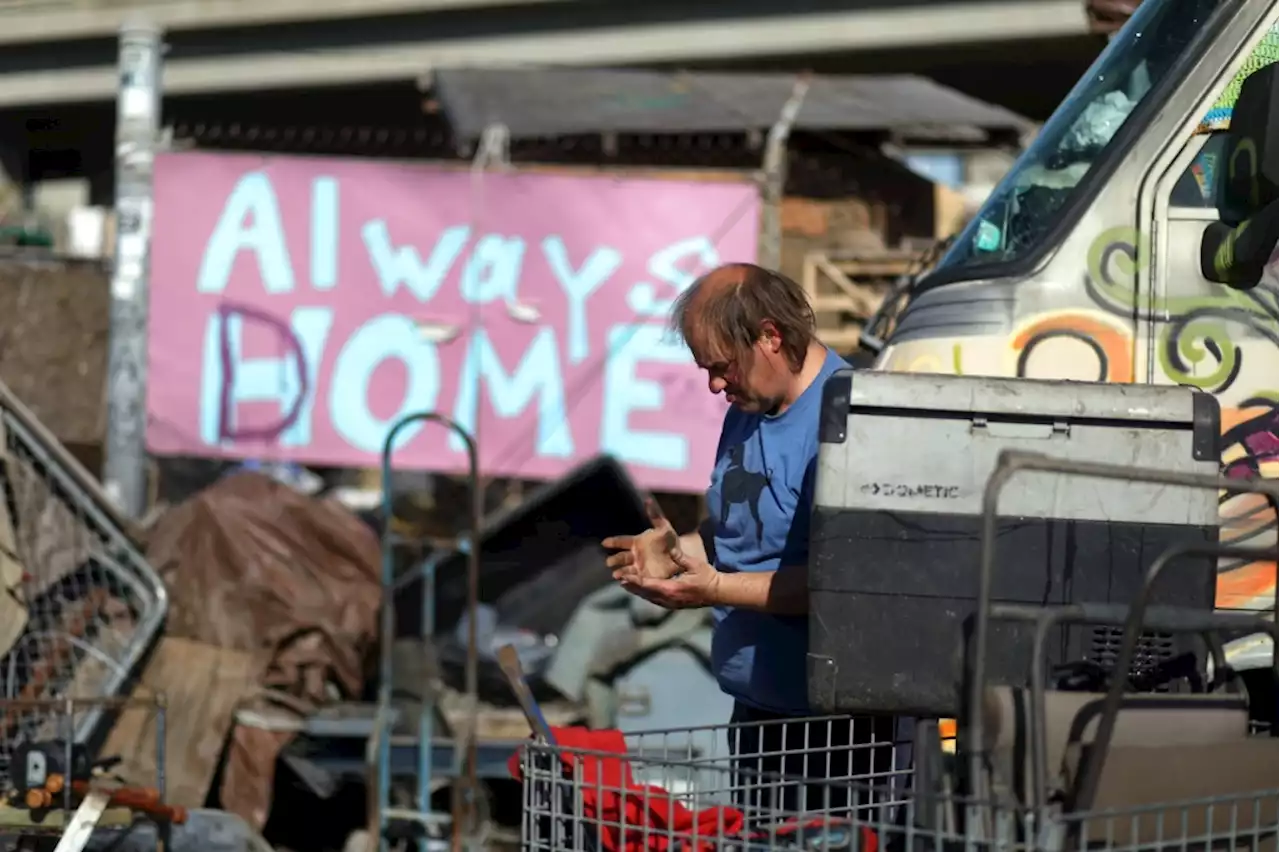 Oakland authorities begin clearing last vestiges of Wood Street homeless camp