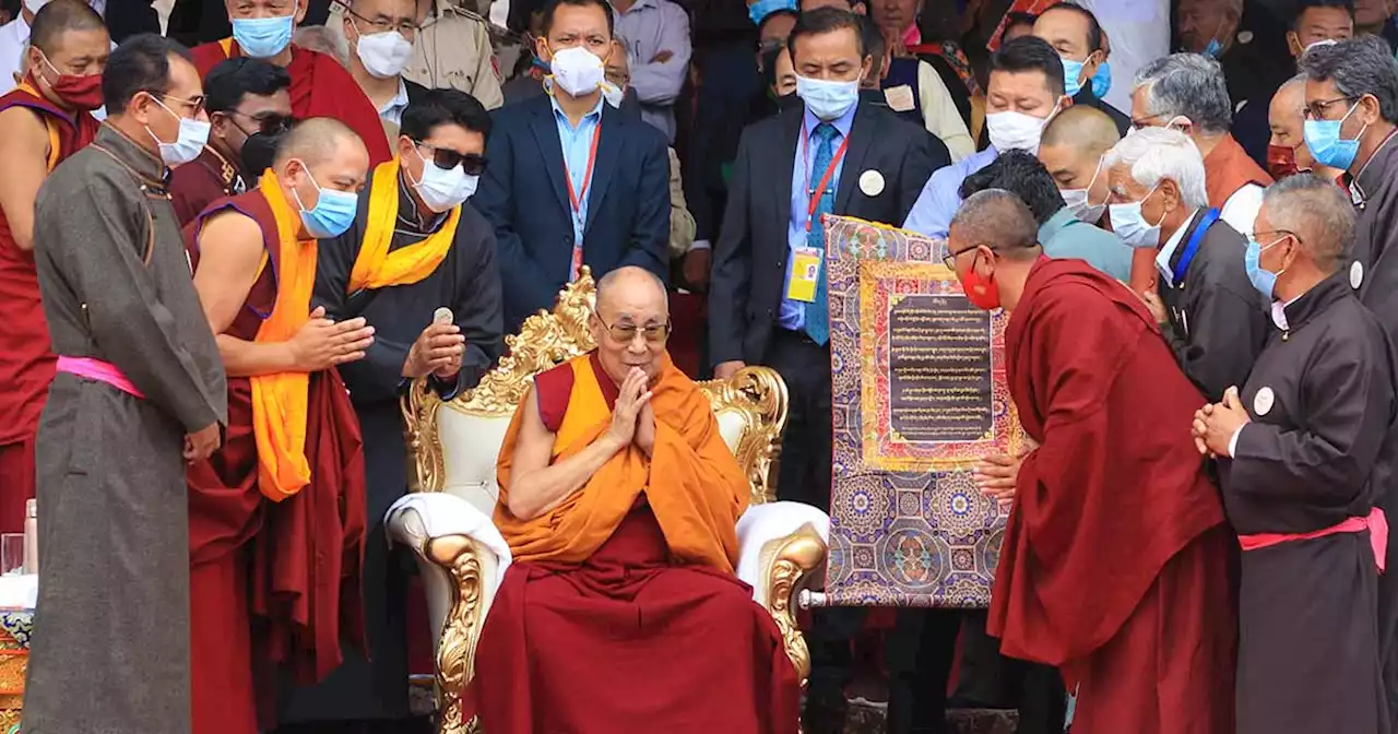 Dalai Lama apologises for asking boy to suck his tongue