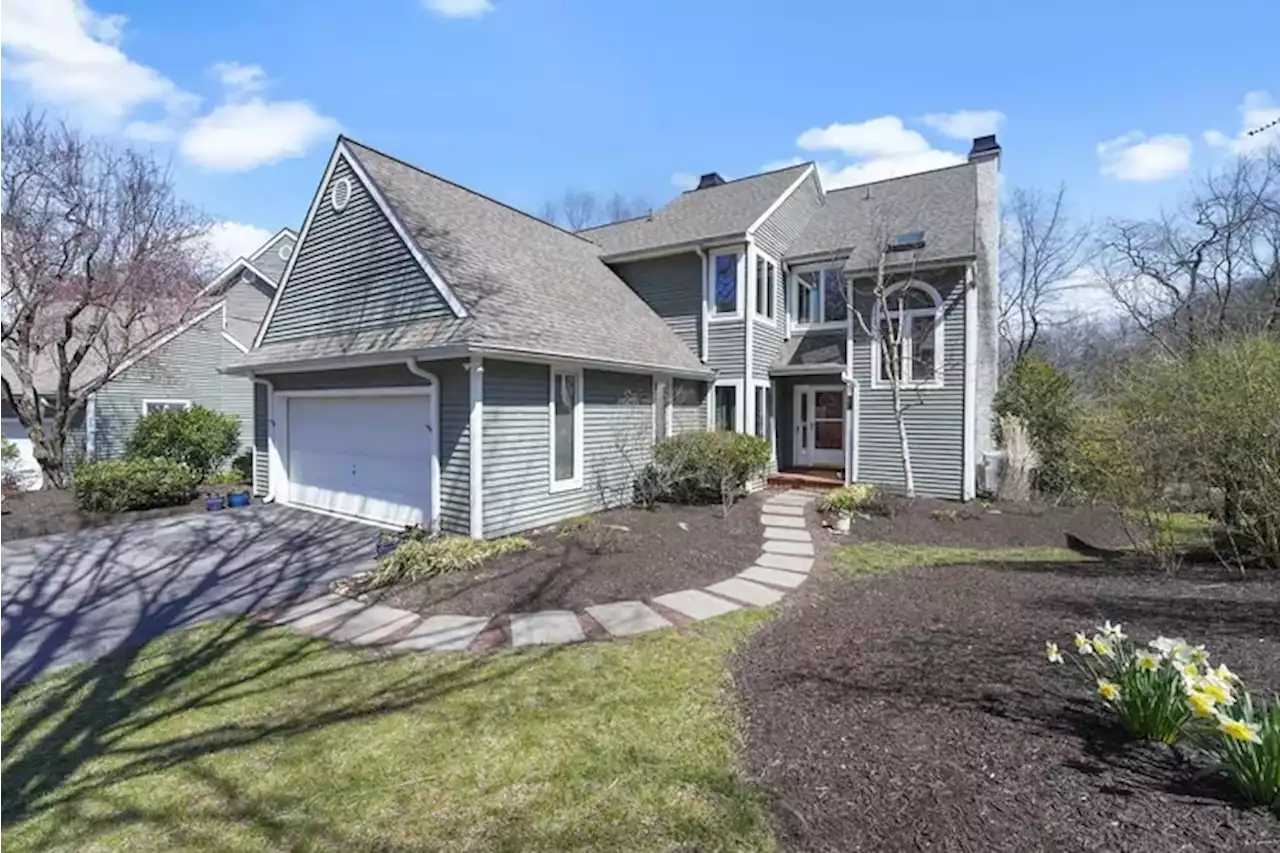 House of the week: 4-bedroom Delaware County home with pond views for $695,000