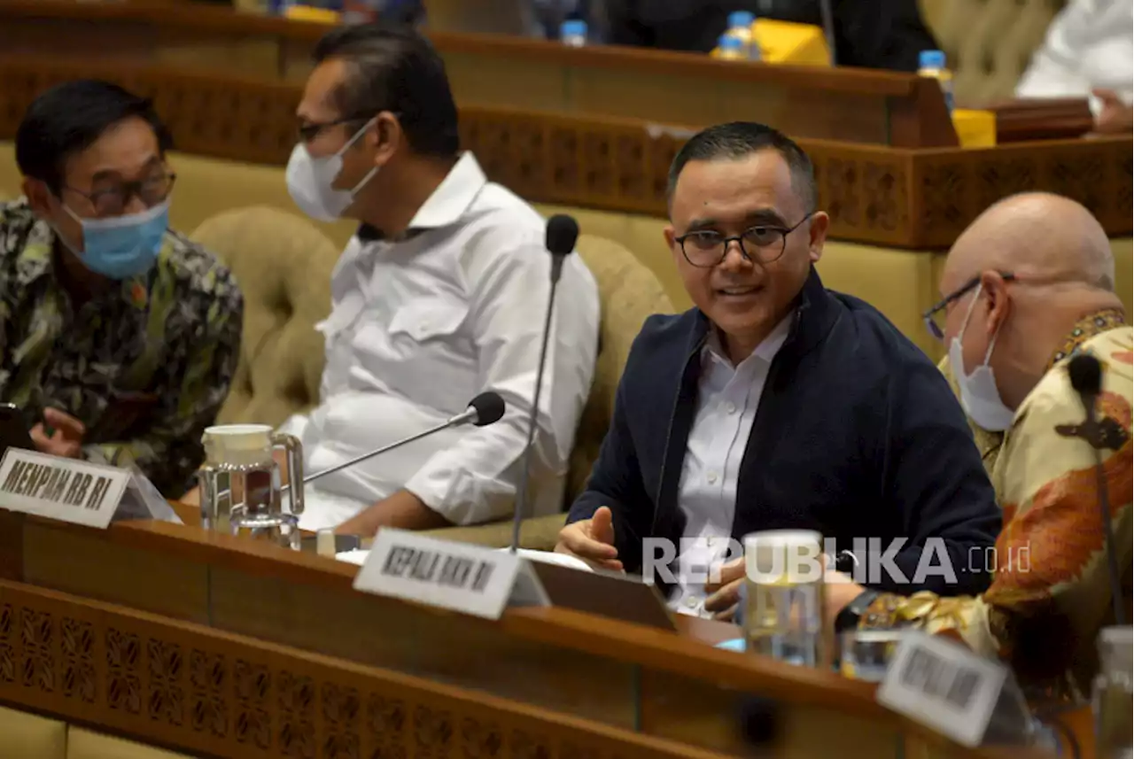 Menpan-RB : Penanganan Tenaga Honorer Berprinsip Hindari PHK Massal |Republika Online