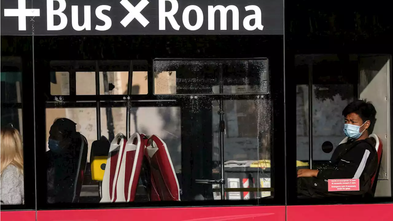 Cambiano i percorsi dei bus per lavori in piazza del Colosseo: tutte le informazioni