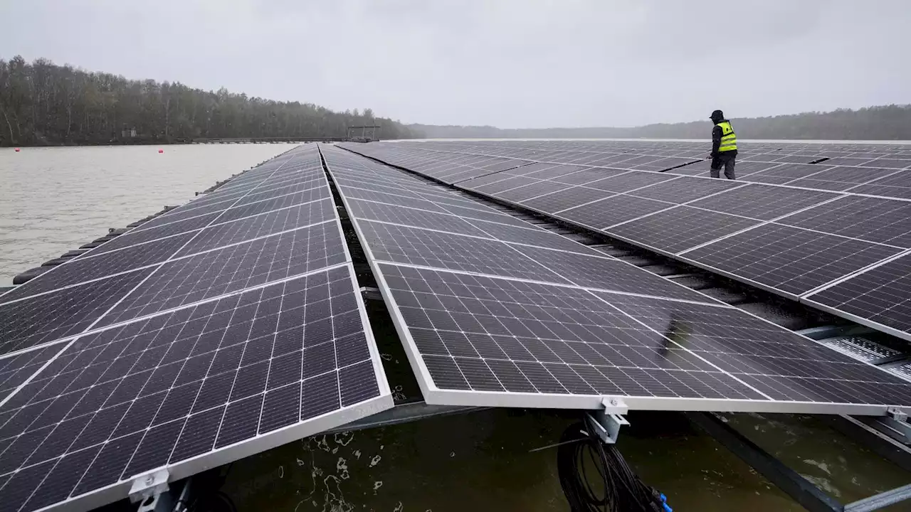 Humza Yousaf visits Nova Innovation as Scotland's first floating solar panels set to be installed