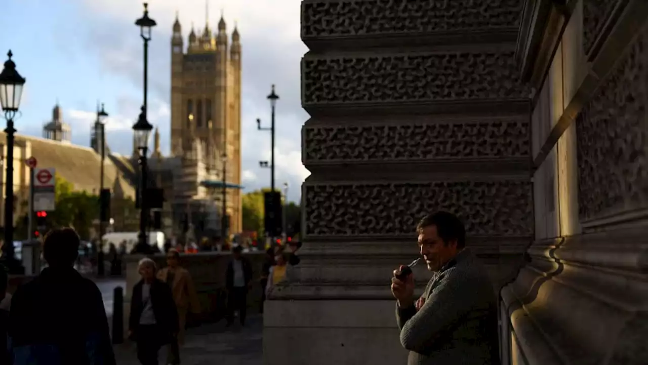 Britain to encourage smokers to swap cigarettes for vapes