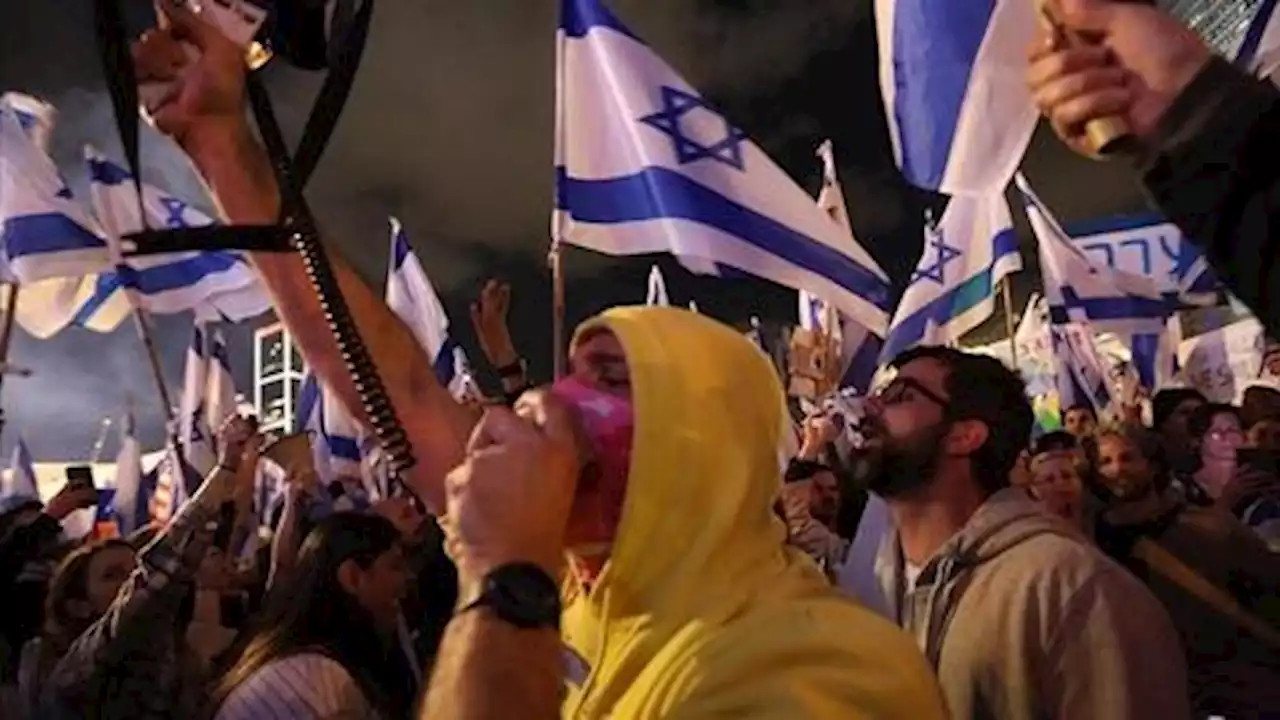 Hundreds of protesters hit Israeli streets after Netanyahu's speech