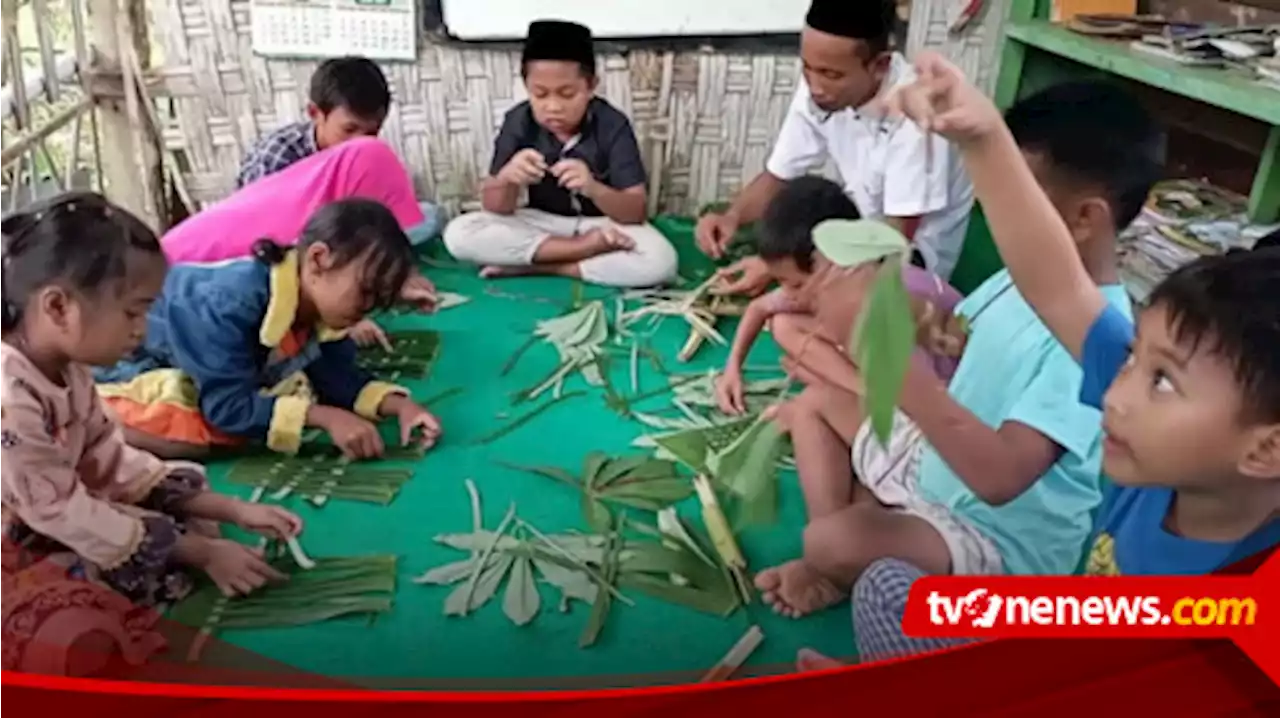 Asyiknya Anak-anak di Pati Ngabuburit Sambil Bermain Dolanan Tradisional