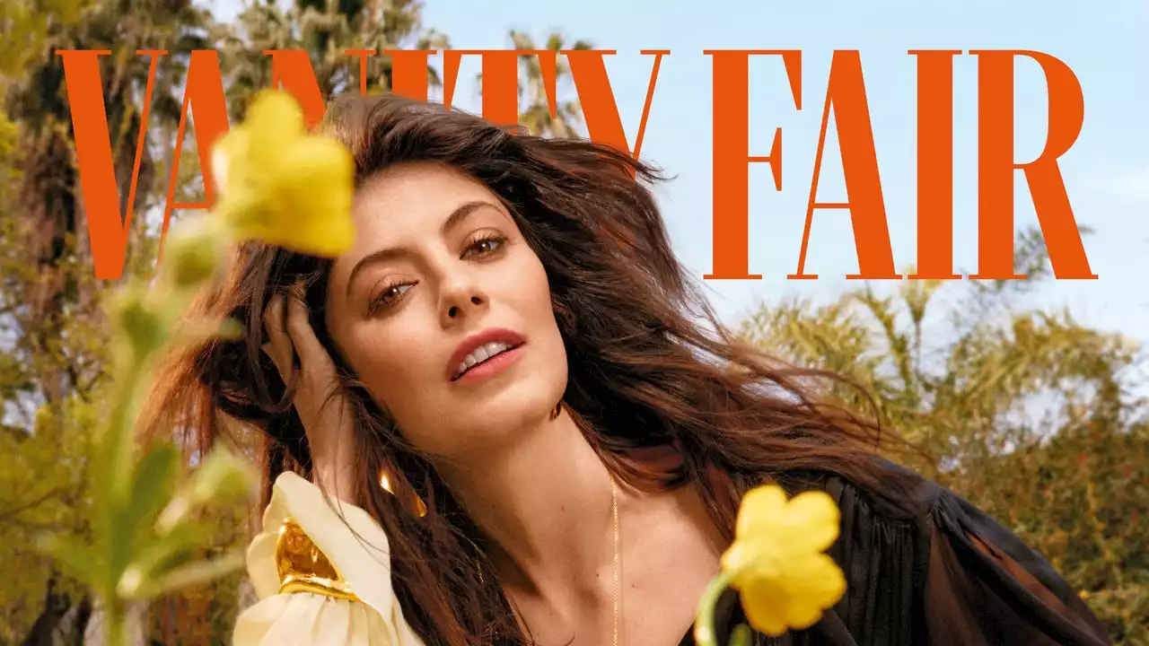 Alessandra Mastronardi in copertina su Vanity Fair: «A luglio mi sposo!»