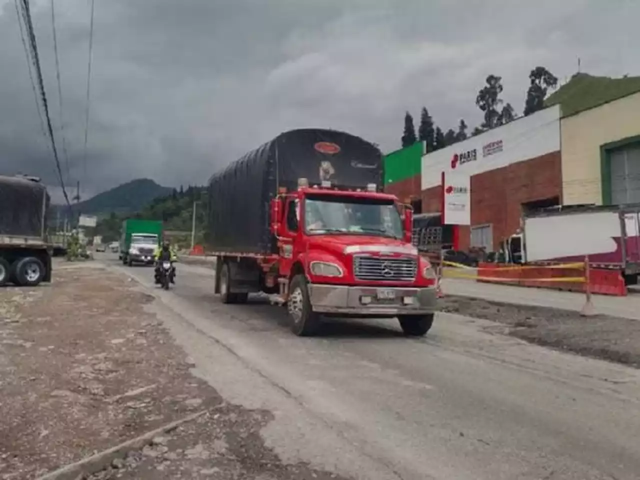 Cinco vías habilitadas ante una posible erupción del Nevado del Ruiz en Villamaría, Caldas