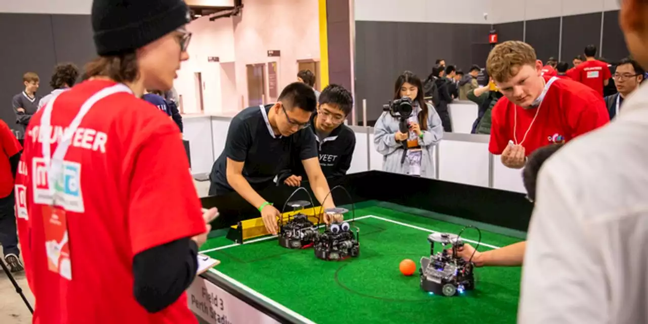 Robotics Researchers Focus on Teamwork