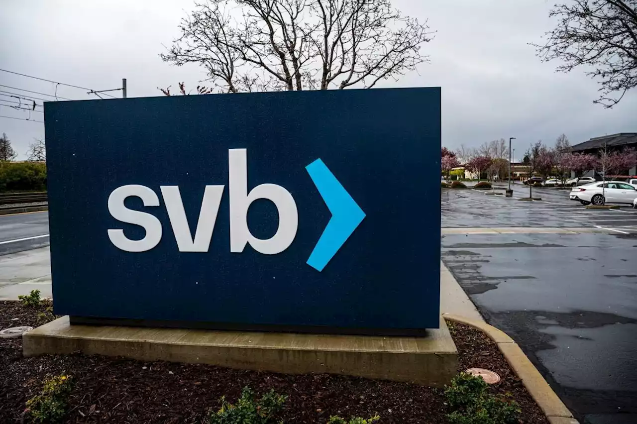 Elizabeth Warren, AOC Ask SVB Depositors to Detail Ties to Bank