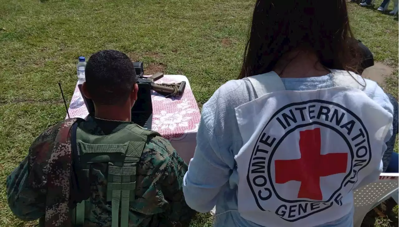 Entregan a Cruz Roja a dos personas que estaban en poder de disidencias de las FARC