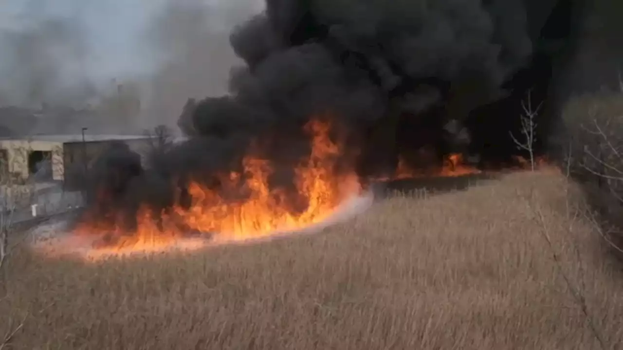 Fire at recycling plant in Jersey City leads to multiple brushfires, disrupts NJ Transit light rail