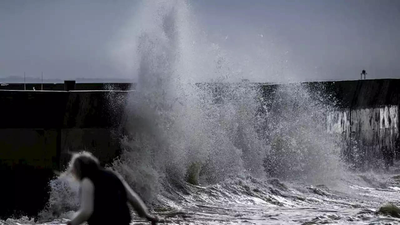 Jusqu'à 120 km/h de vent, giboulées, orages... À quoi s'attendre avec le passage de la tempête Noa?